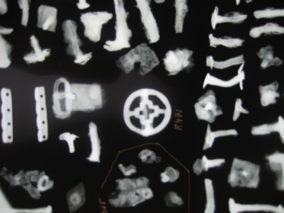 Röntgenbild på föremål
av järn och kopparlegering.
UV-Mitt