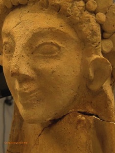 Detaljbild av votivfigur.
Medelhavsmuseet